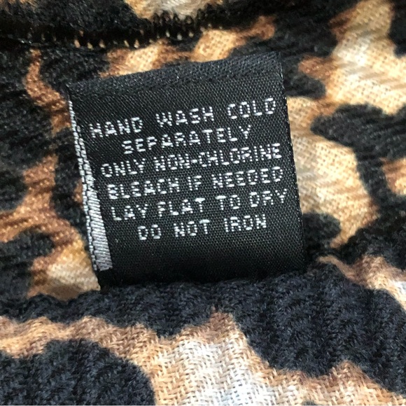 ✨Host Pick ✨ Cheetah print scarf - Picture 3 of 3